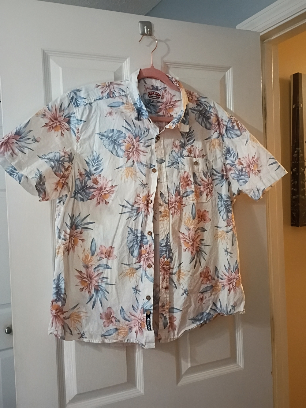 Ron Jon Men’s White Floral Short-Sleeve Button-Down Shirt